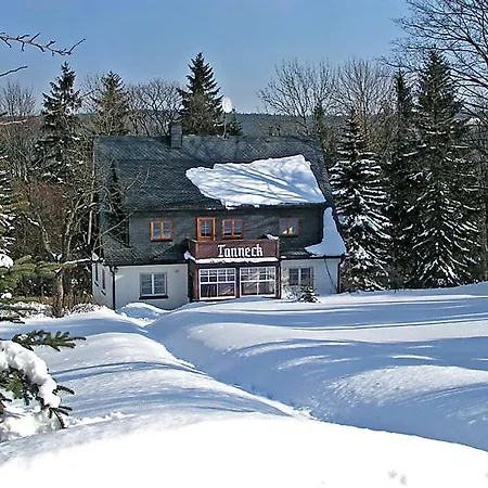 Sleeps 15 *